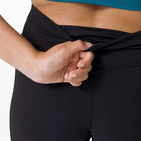 Lululemon Align Jogger in black - Picture 4 of 8